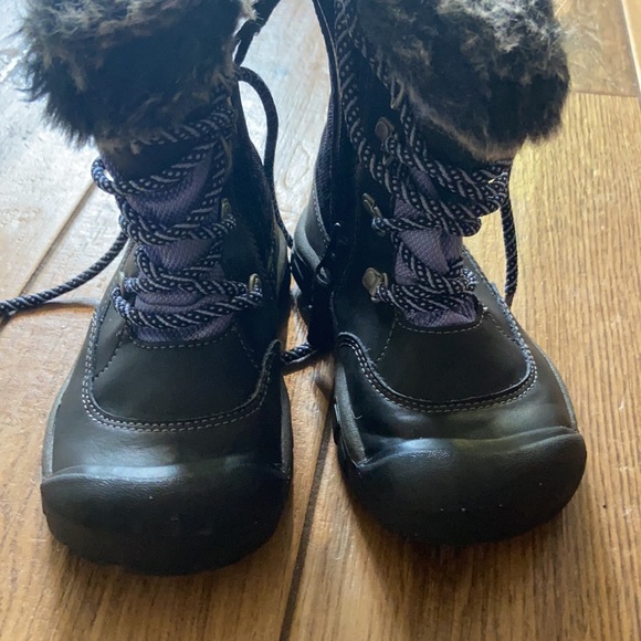 Keen size 11 youth winter boot - Picture 3 of 6
